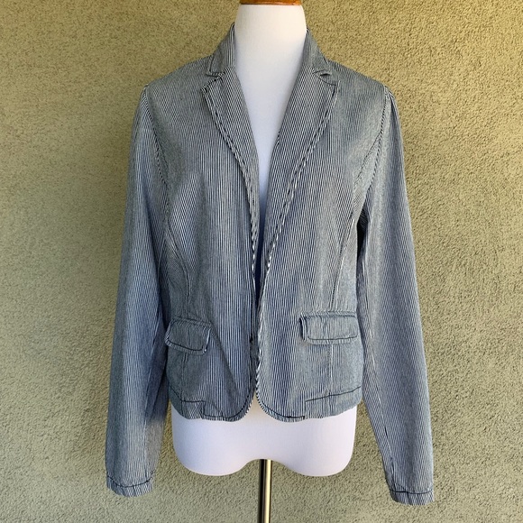 Short Denim Jacket Size XL - Picture 5 of 8